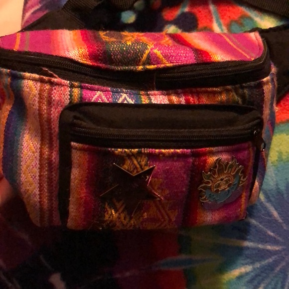 Colorful patterned sling bag - Picture 3 of 5